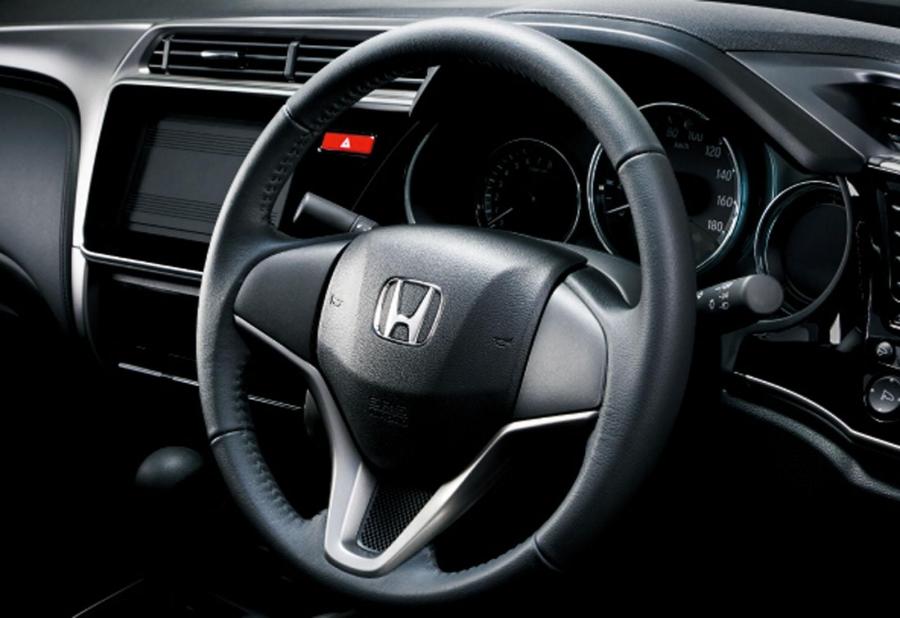 Панель приборов Honda Grace 2015 года  (фото 7 из 10)